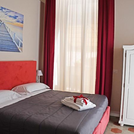 B&B Romeo Luxury Rooms คาตาเนีย ภายนอก รูปภาพ