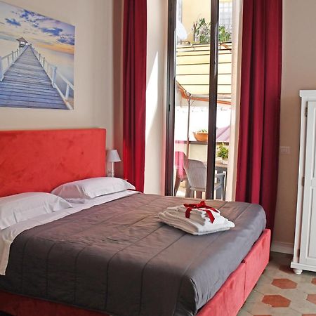 B&B Romeo Luxury Rooms คาตาเนีย ภายนอก รูปภาพ