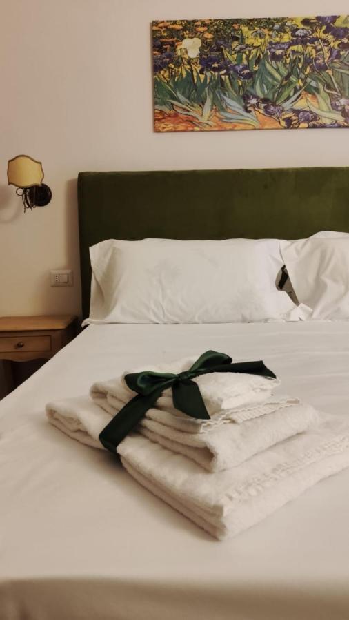 B&B Romeo Luxury Rooms คาตาเนีย ภายนอก รูปภาพ