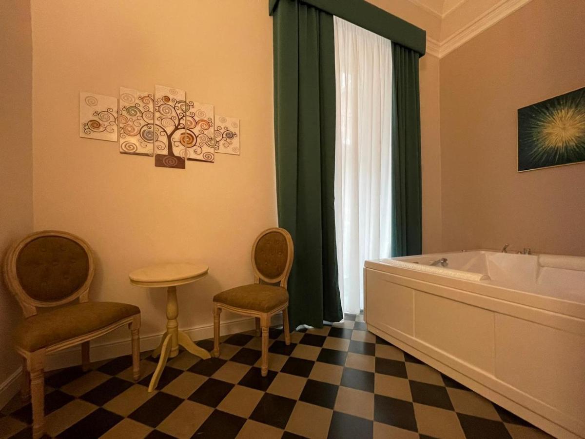 B&B Romeo Luxury Rooms คาตาเนีย ภายนอก รูปภาพ