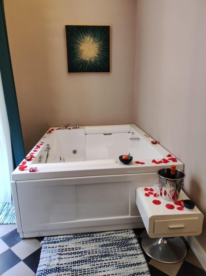 B&B Romeo Luxury Rooms คาตาเนีย ภายนอก รูปภาพ