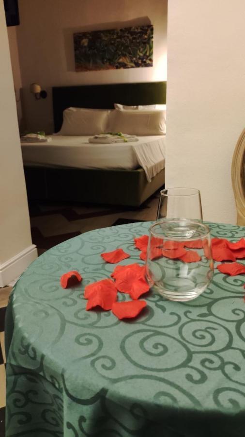 B&B Romeo Luxury Rooms คาตาเนีย ภายนอก รูปภาพ