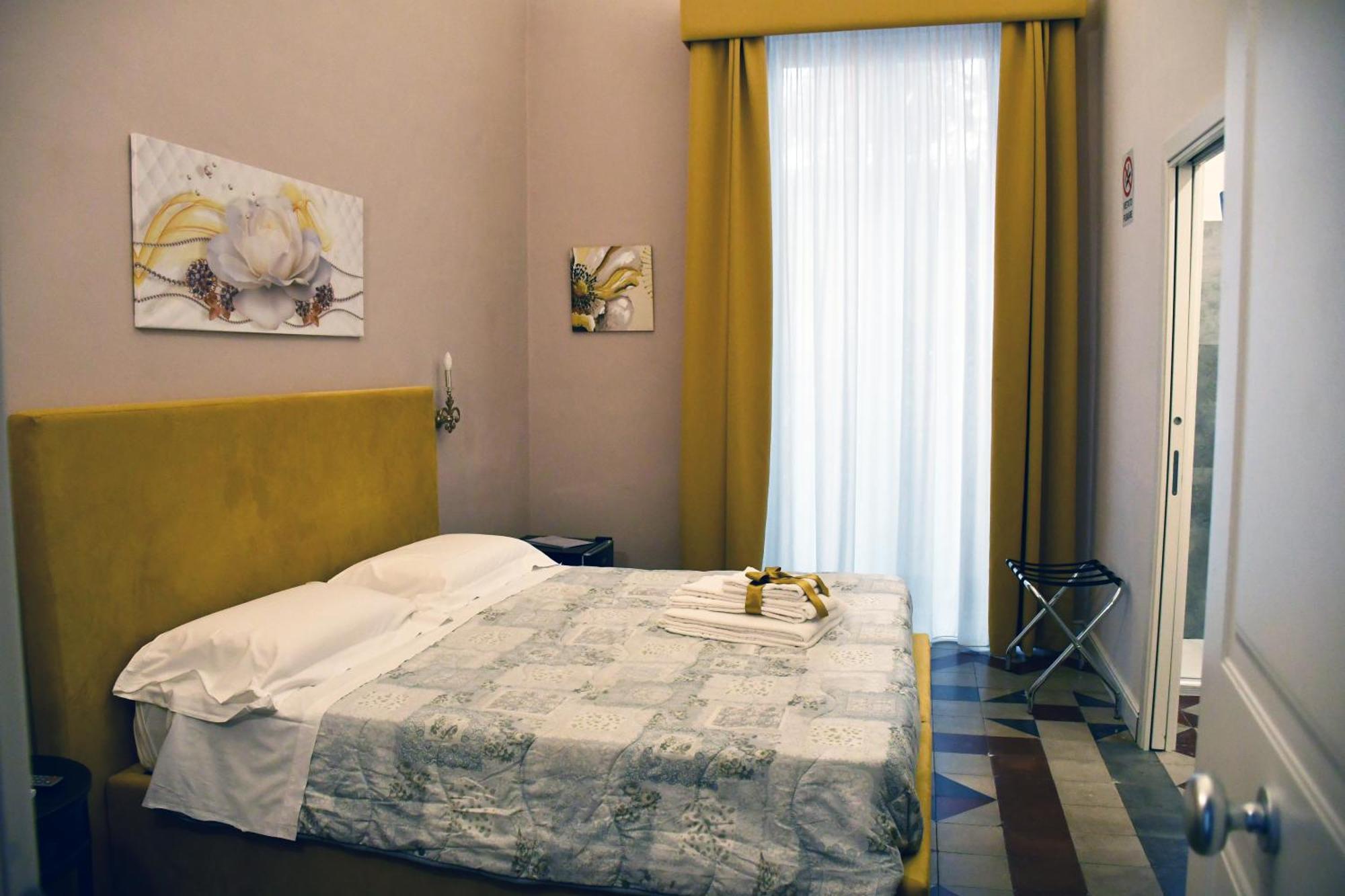 B&B Romeo Luxury Rooms คาตาเนีย ภายนอก รูปภาพ