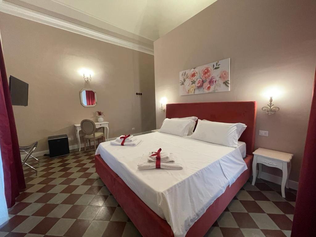 B&B Romeo Luxury Rooms คาตาเนีย ภายนอก รูปภาพ
