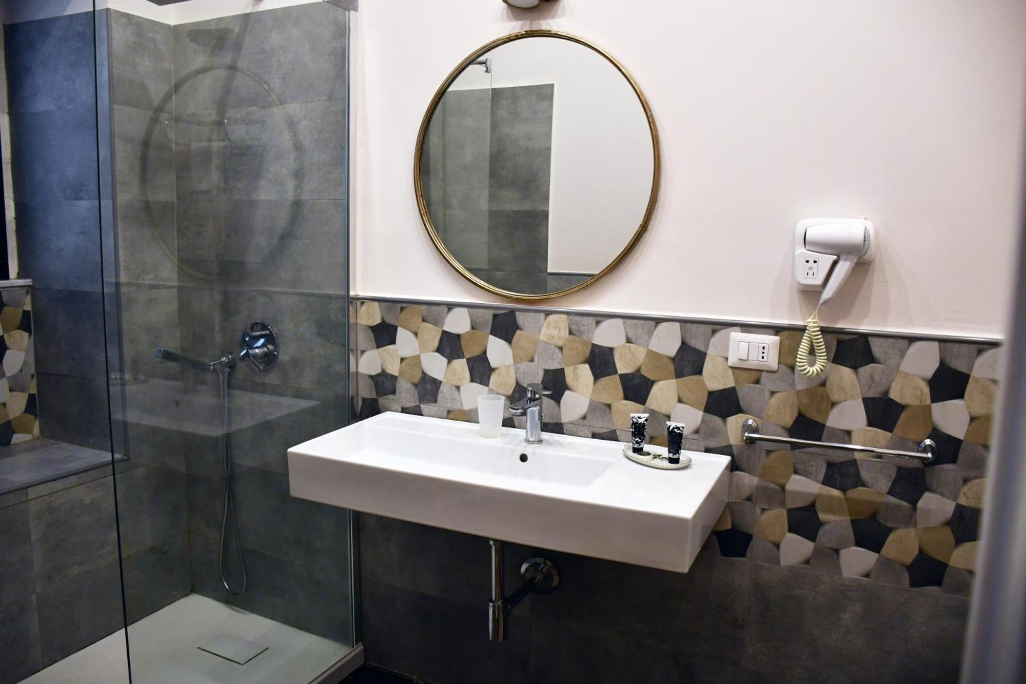 B&B Romeo Luxury Rooms คาตาเนีย ภายนอก รูปภาพ