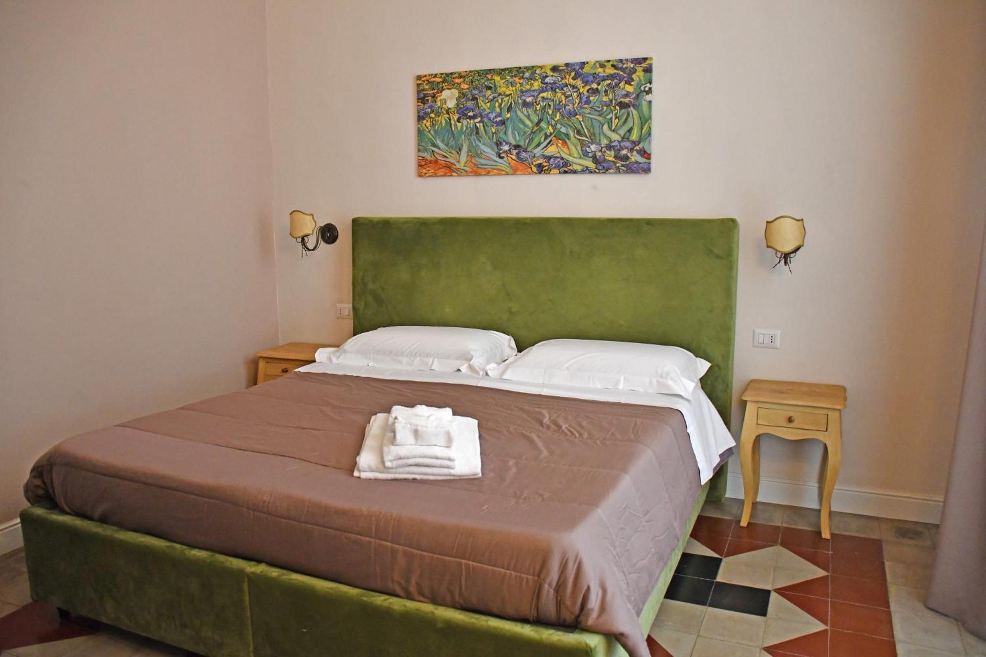 B&B Romeo Luxury Rooms คาตาเนีย ภายนอก รูปภาพ